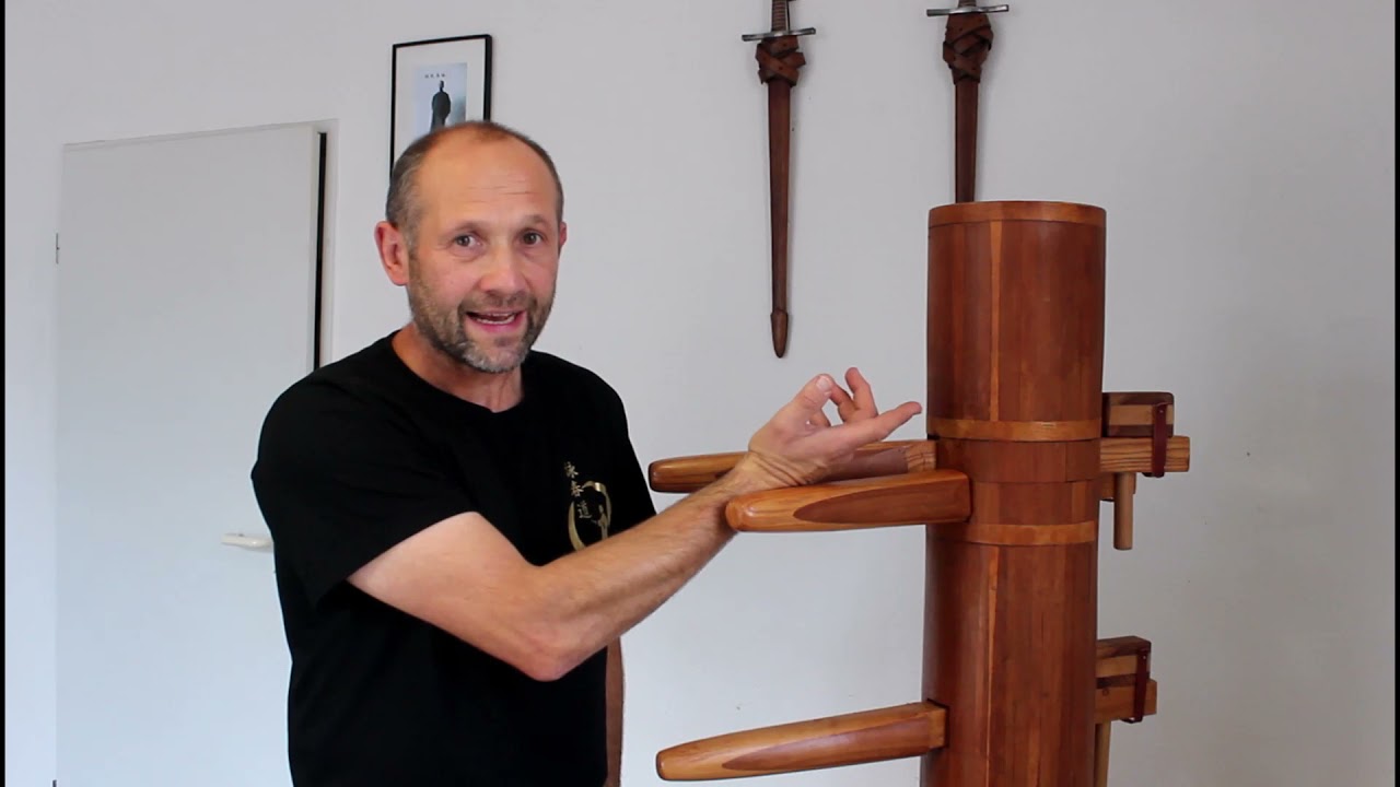 Fortsetzung Zentrallinie an der Holzpuppe