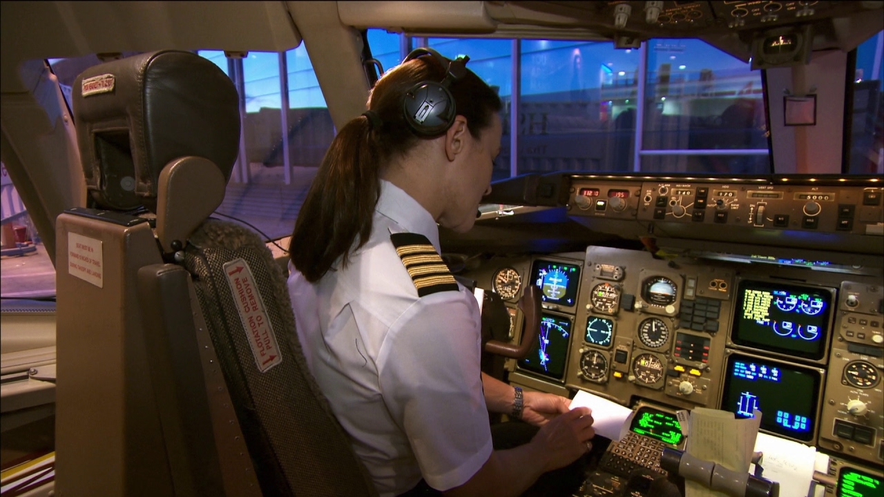 Qantas 767 Cockpit - Sydney Airport