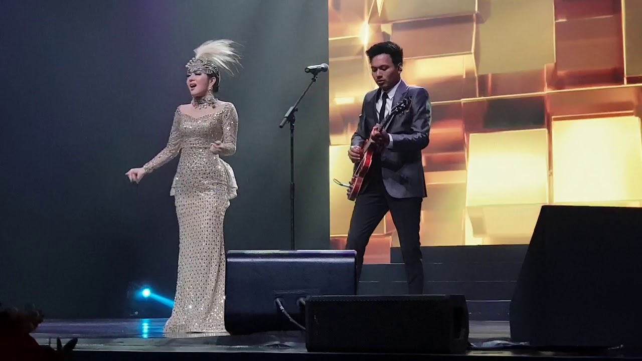Live Concert 2018 Syahrini feat. Rendy Pandugo - "Chit-chat & Jangan Memilih Aku"