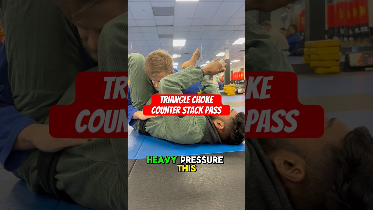 Countering a double under pass with a triangle choke. #bjj #openguard #trianglechoke