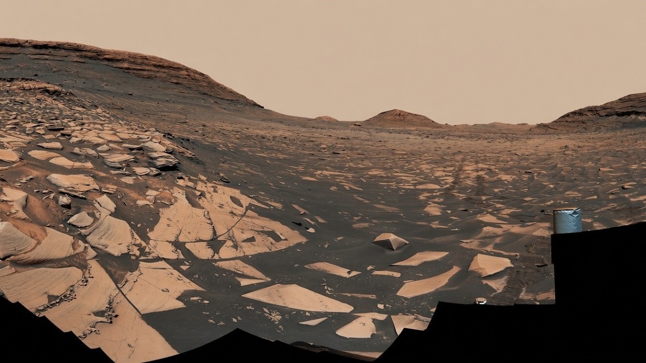 Марсоход Curiosity преодолел перепад высот в 1 километр в своем путешествии от кратера Гейла на М...