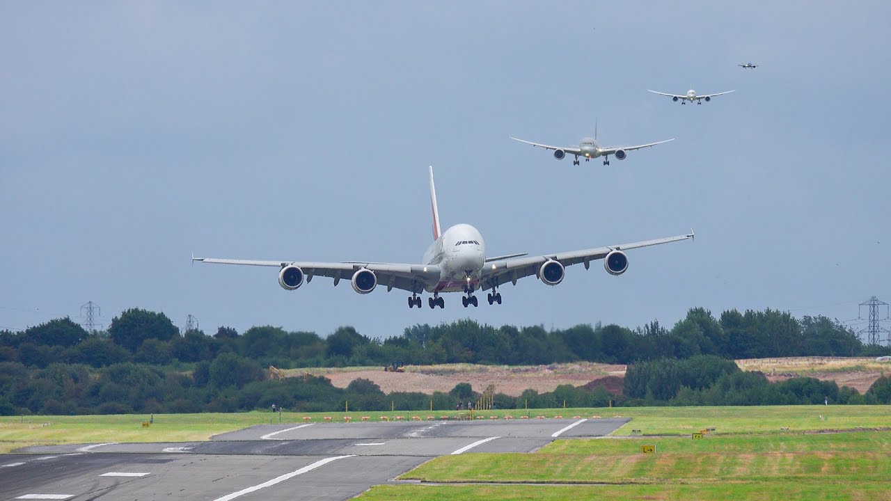 🇬🇧 BIRMINGHAM Airport Plane Spotting + Aircraft & Flight Route Information Subtitles !