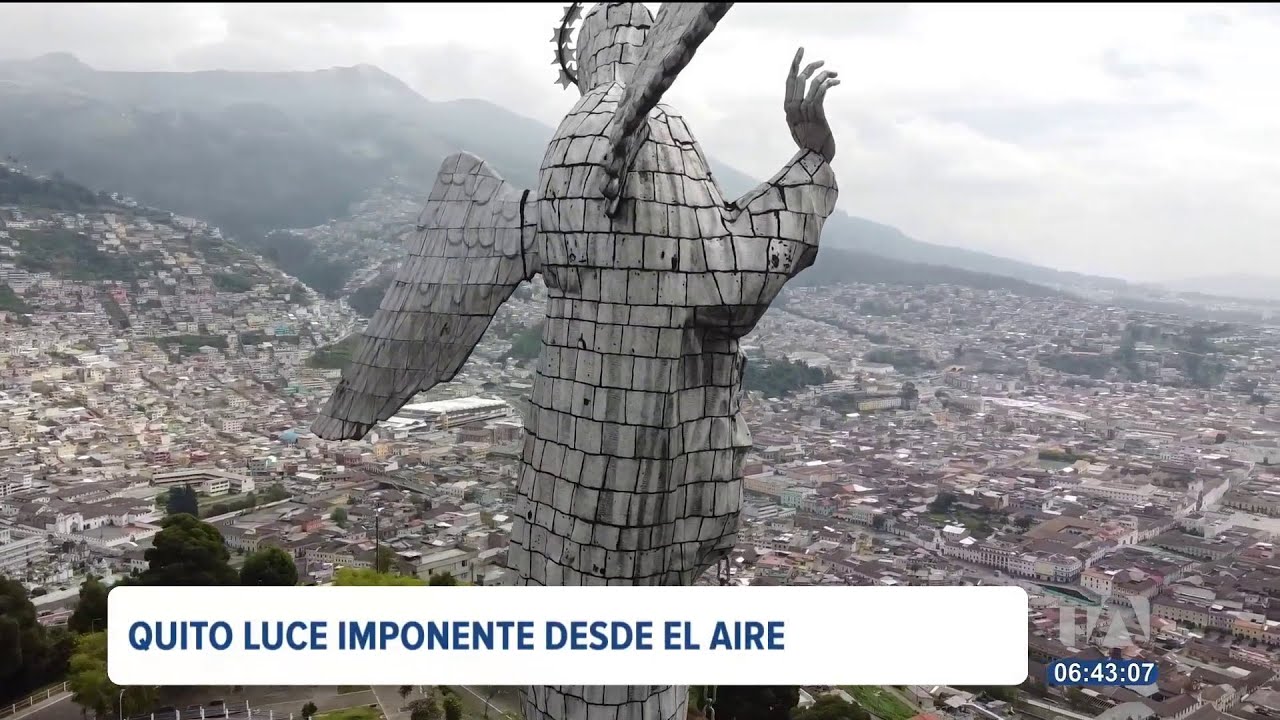 Quito luce imponente desde el aire, con infraestructuras antiguas y modernas