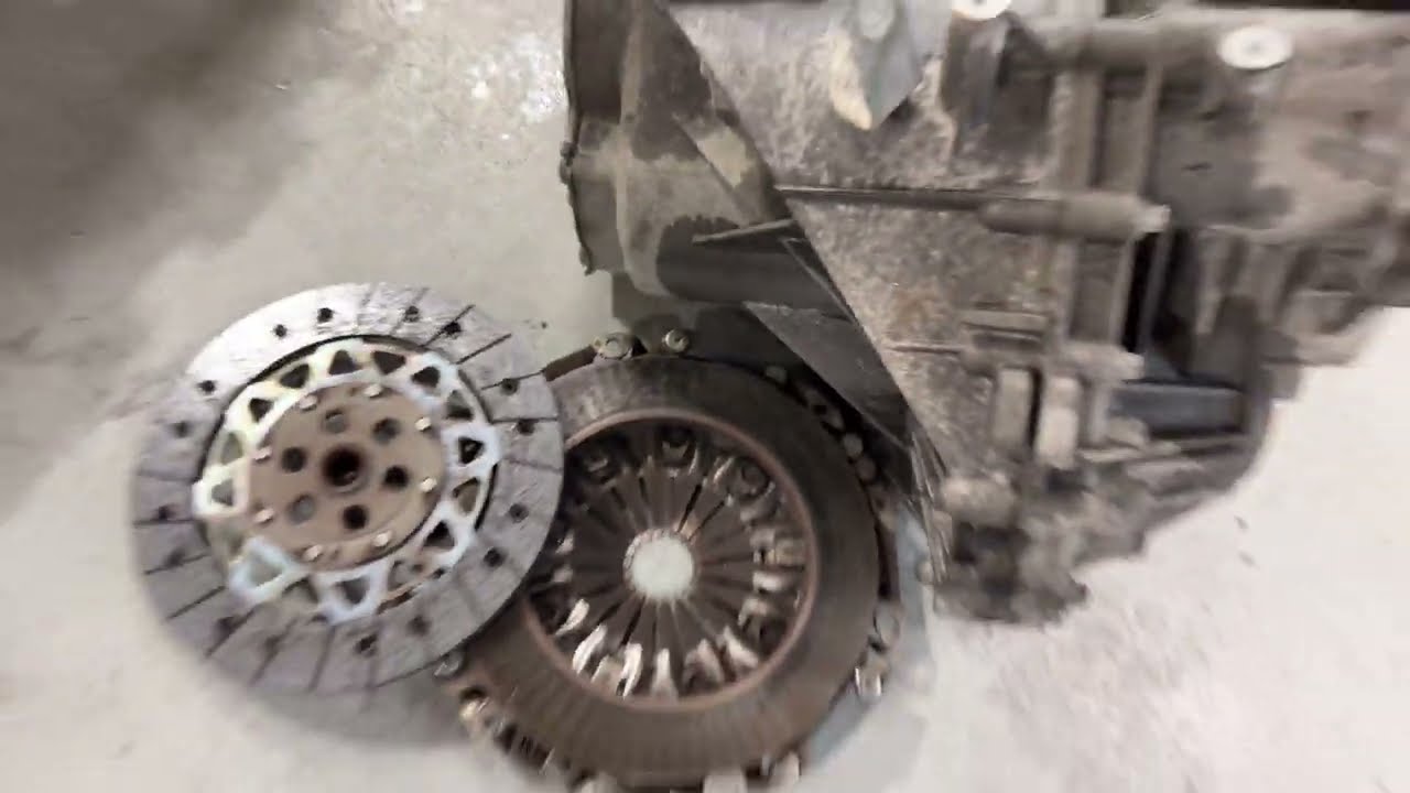 This Dual Mass Clutch is so BAD you won't believe it!!! 2012 Mini R56 N18.