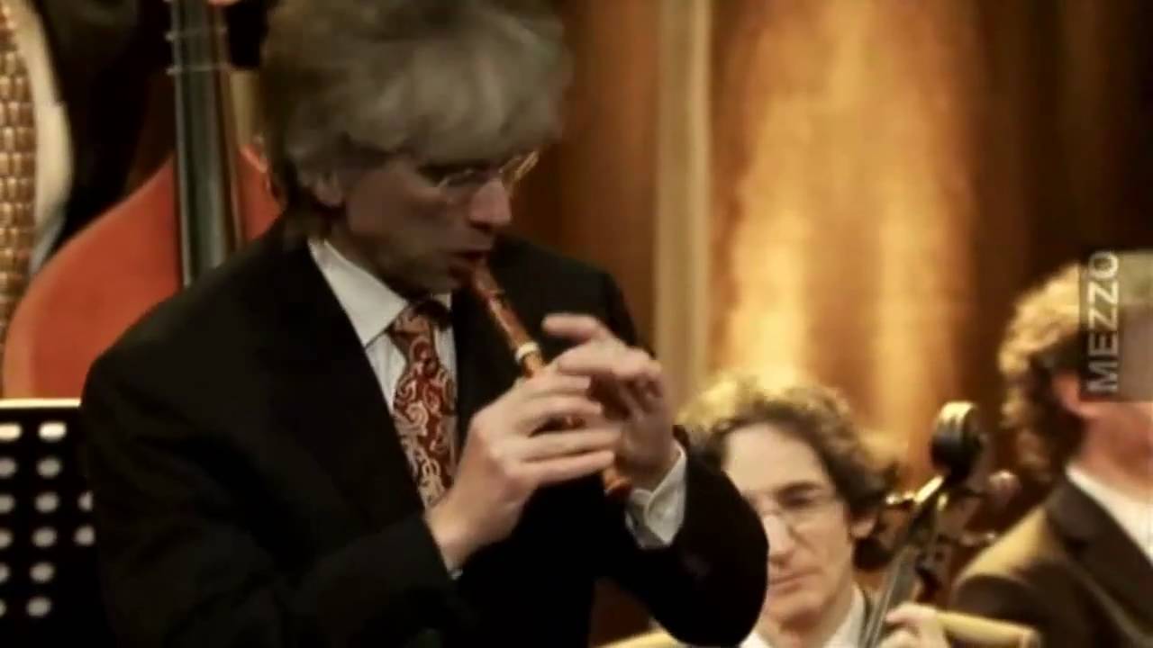 Il Giardino Armonico - Vivaldi - Concerto for flautino in C major RV 443 PART1