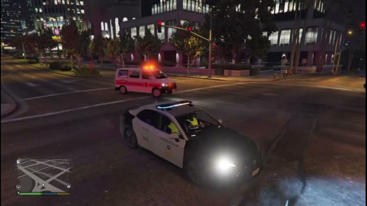 【GTA5警察模組👮】護送救護車去醫院，結果醫院到了，救護車沒開進去😂 