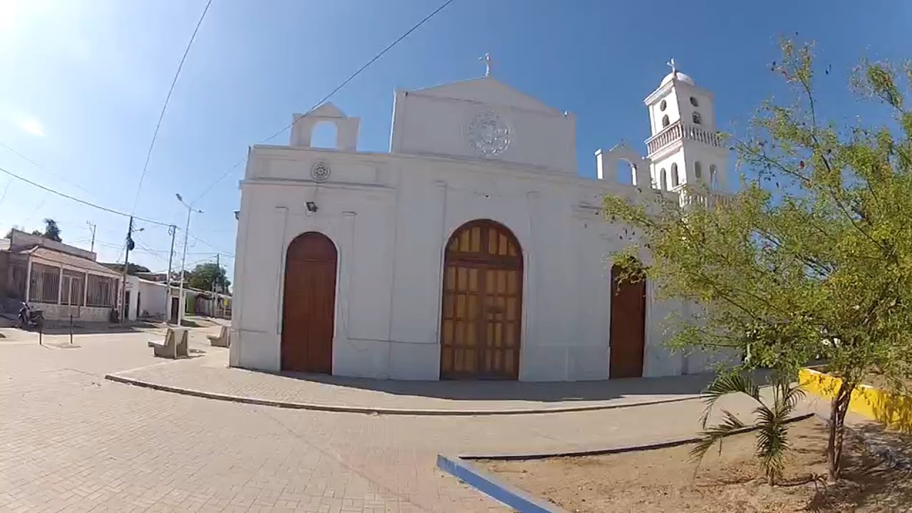10 Llegando a Pueblo Viejo - Magdalena. Tour en moto por Colombia.