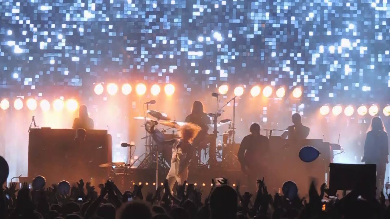 Florence + The Machine-What the water gave me﻿-Ship to wreck- live forum assago 21.12.2015 milano