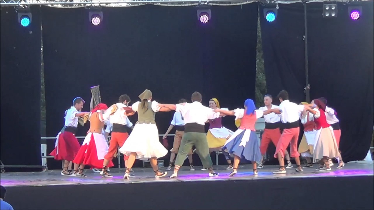 Farandola d'Amor i de Guerra Esbart Egarenc