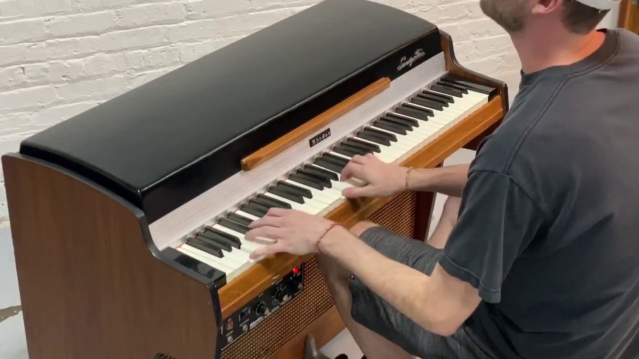 Fender Rhodes 7055 demo 