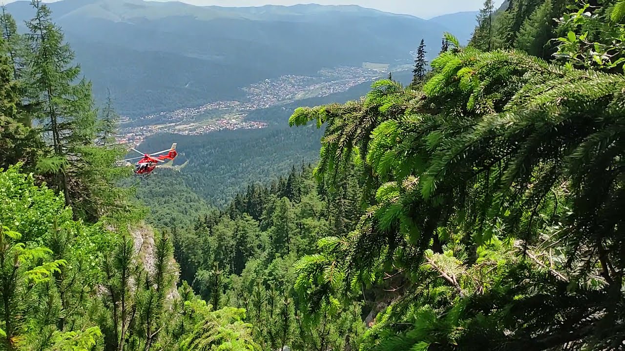 VEDERE DIN VALEA COSTIILEI DIN BUCEGI