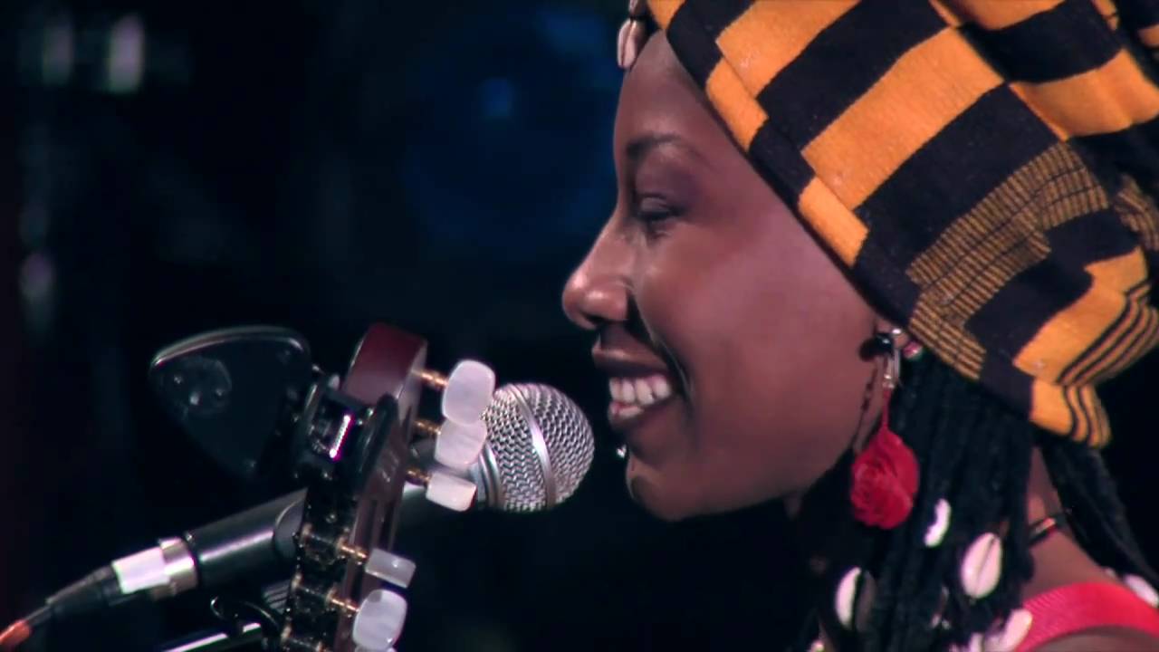 Fatoumata Diawara - Clandestin live at Bataclan, Paris