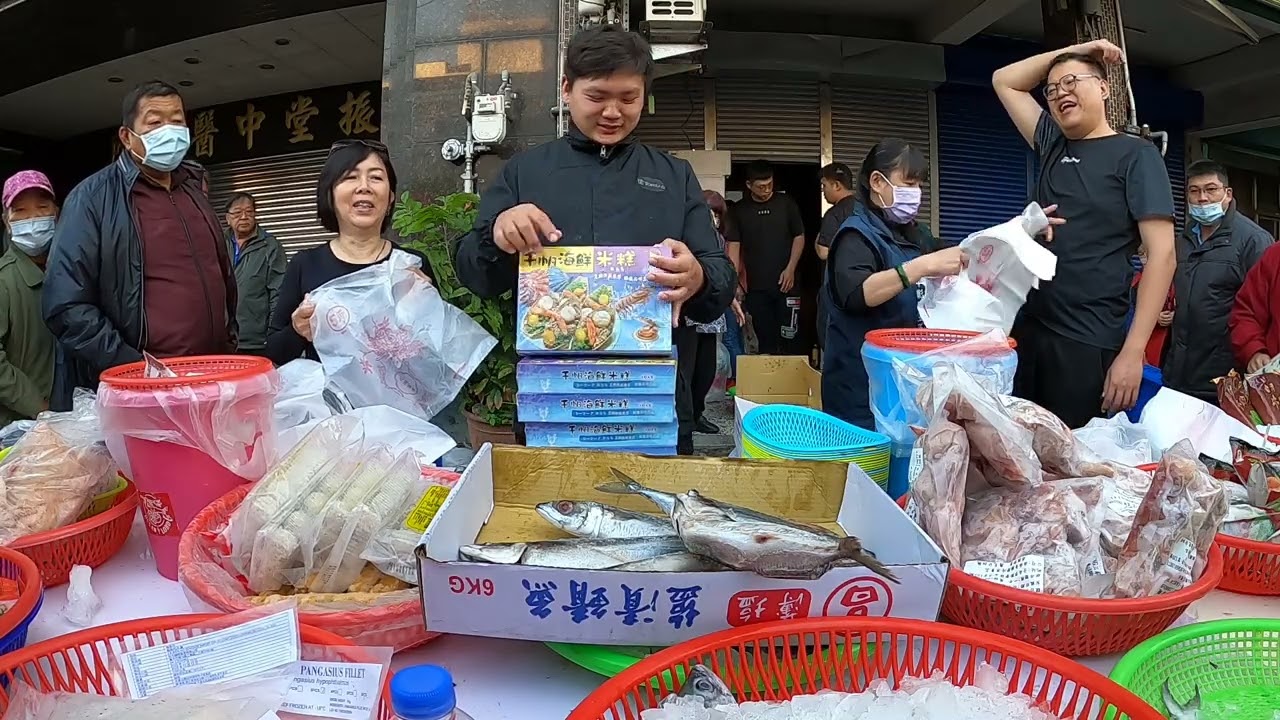 小帥弟好強喔 把烏日清攤 #中彰海王子 #烏日火車站 #海鮮叫賣 #海鮮拍賣