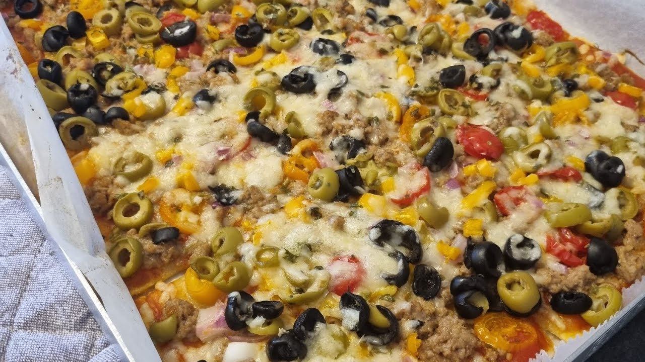 Wat ik eet - bladerdeeg plaatpizza met tonijn - recepten koken en bakken