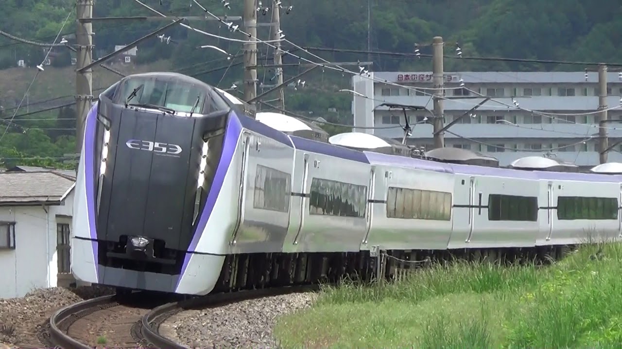子供にとても優しい乗務員さん‼最高です。ミュージックホーンを鳴らして通過します(^^;)【E353系特急あずさ】中央東線下諏訪〜岡谷間　東町踏切　/　上諏訪駅に高速進入する【E353系特急あずさ】…