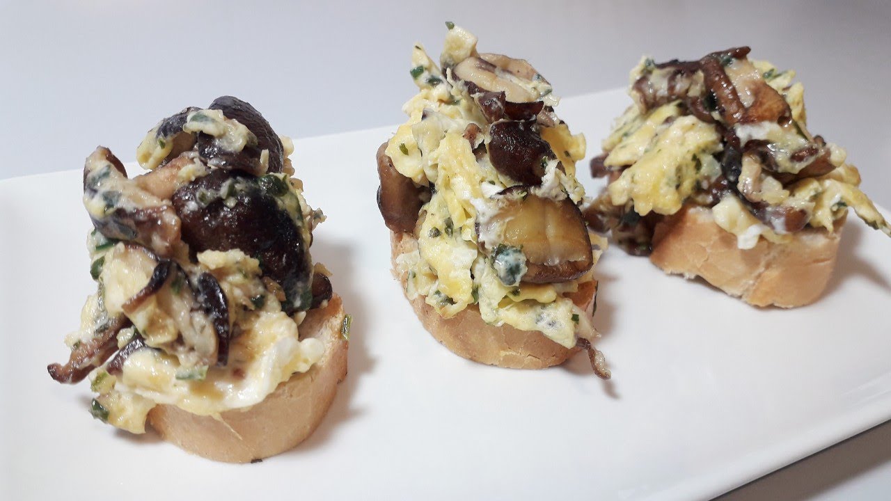 Canapés con huevos y setas - Fácil y rápido de hacer