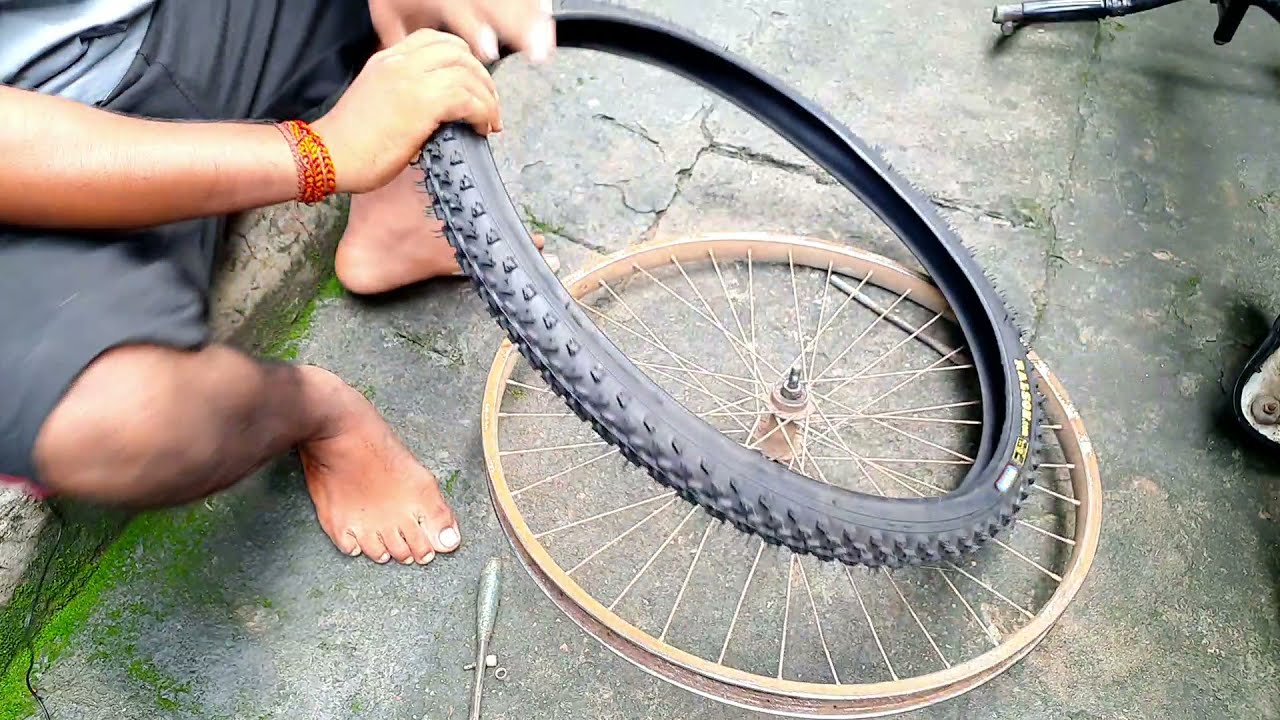 How To Cycle Tyre Fitting | New Tyre | Tyre Fitting | HERO AVON HERCULES BSA At Home in Hindi..?
