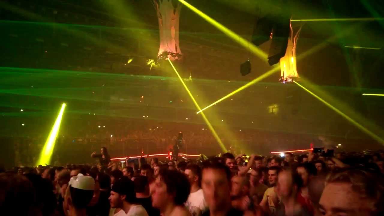 [HD] Qlimax 2013 - MC Ruffian's Stagediving [Part 11]