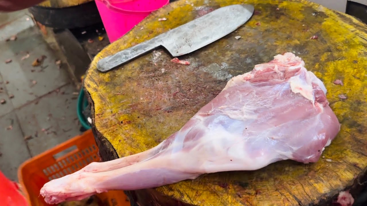 ఫ్రెష్ లేత మేకపోతుల మటన్ కటింగ్ స్కిల్స్ !! Mahesh Meat Cuts !! Telangana Mutton Shop Bhagyalatha !!