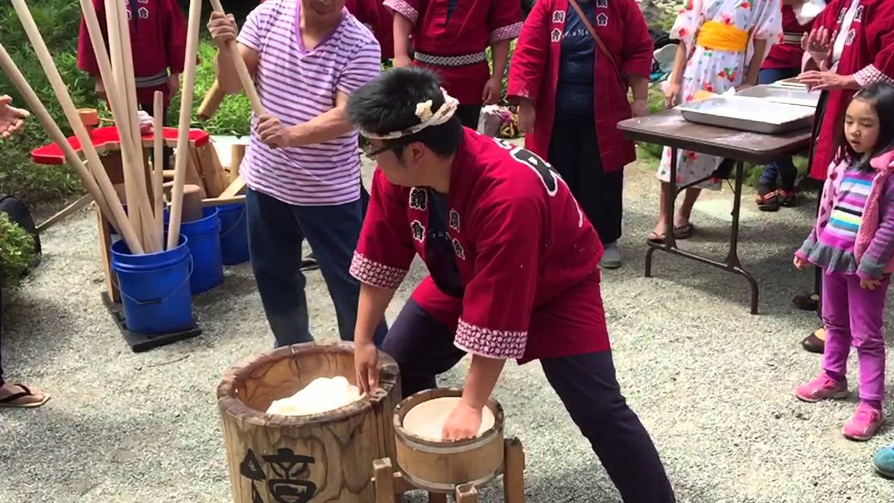 Mochi pounding in slow motion