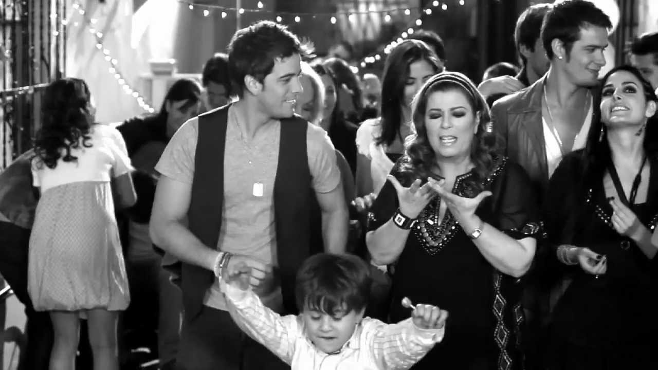 Mane de la Parra feat. Margarita la Diosa de la Cumbia - Niña de mi Corazón (Video Oficial)