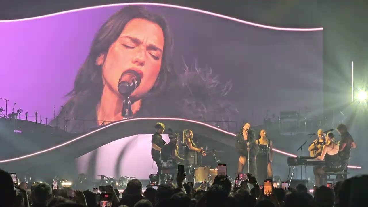 Dua Lipa - The Chain (Fleetwood Mac cover) 10/4/2025 @ Kia Forum LA, CA