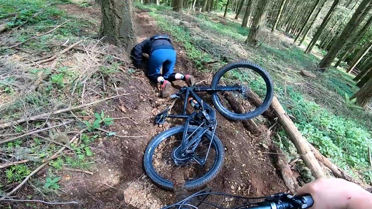 Enduro Trail Tour mit allem drum und dran | Bodenproben und loose Trails | Hanna Kast