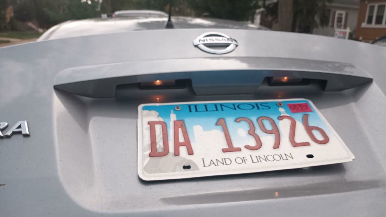 como remplazar el foco de la placa,Nissan Sentra