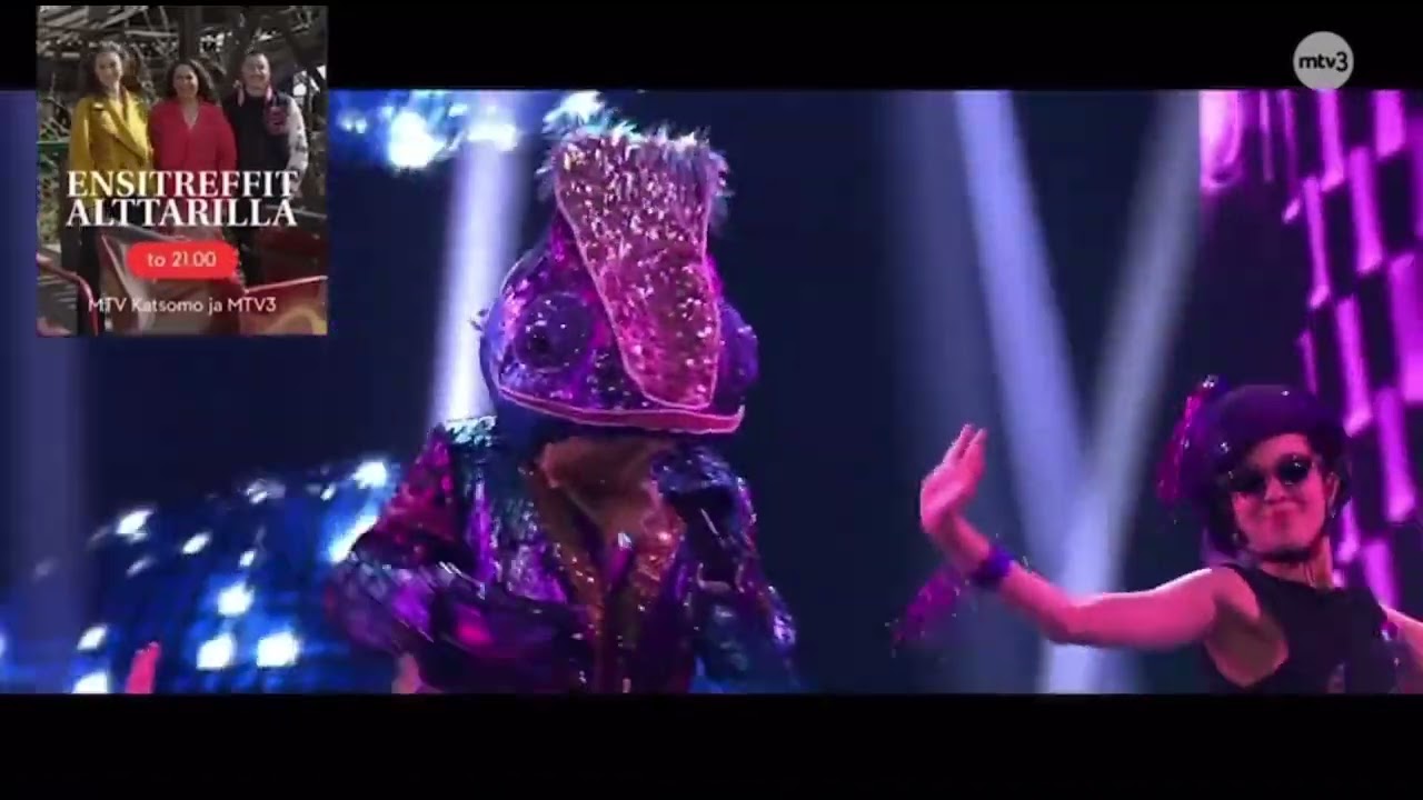 Kameleontti sings “Dancing Lasha Tumbai” by Verka Seduchka | The Masked Singer Suomi | Season 7