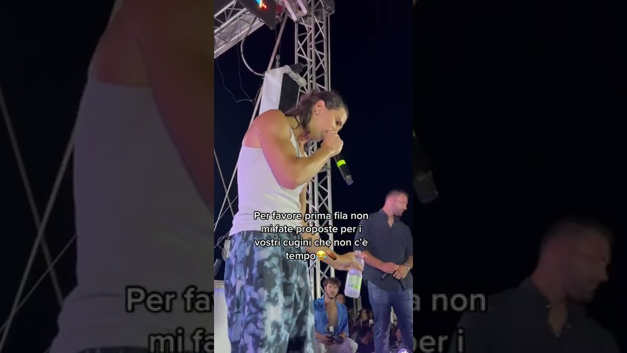 Tedua interrompere un concerto per fermare una rissa!!!