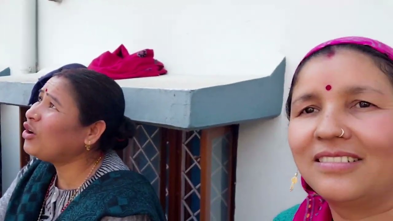 हंसी-मजाक  के साथ फिल्ड  की सफाई 