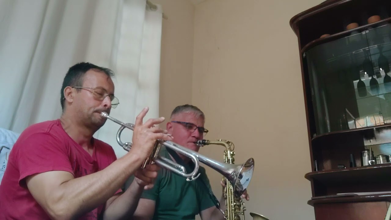 Hino 375.  Com meu cunhado Valdir no 🎷 Alto. Toda honra e glória a Deus 