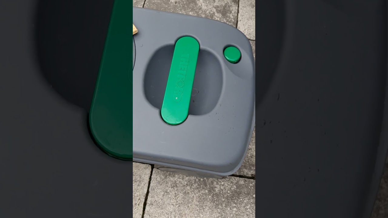 Thetford Camper Toilette - Was rappelt da in der Kassette ?