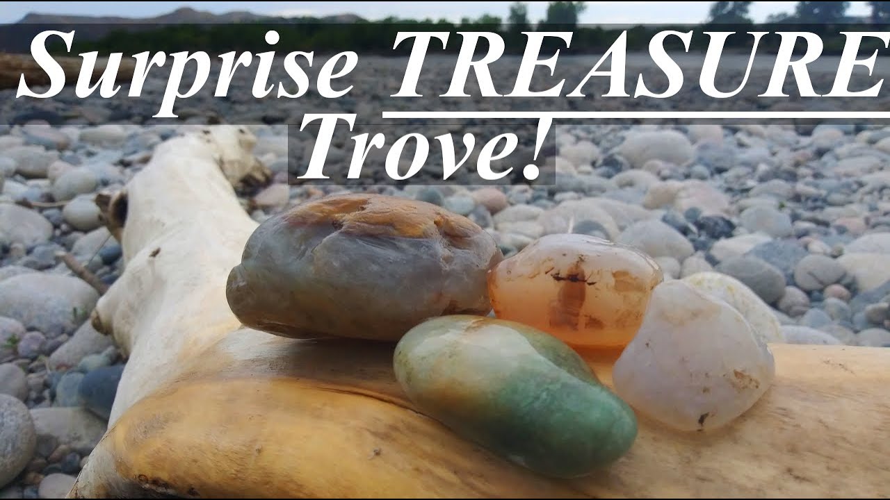 Surprise TREASURE TROVE! Finding GEMS on the Yellowstone River!