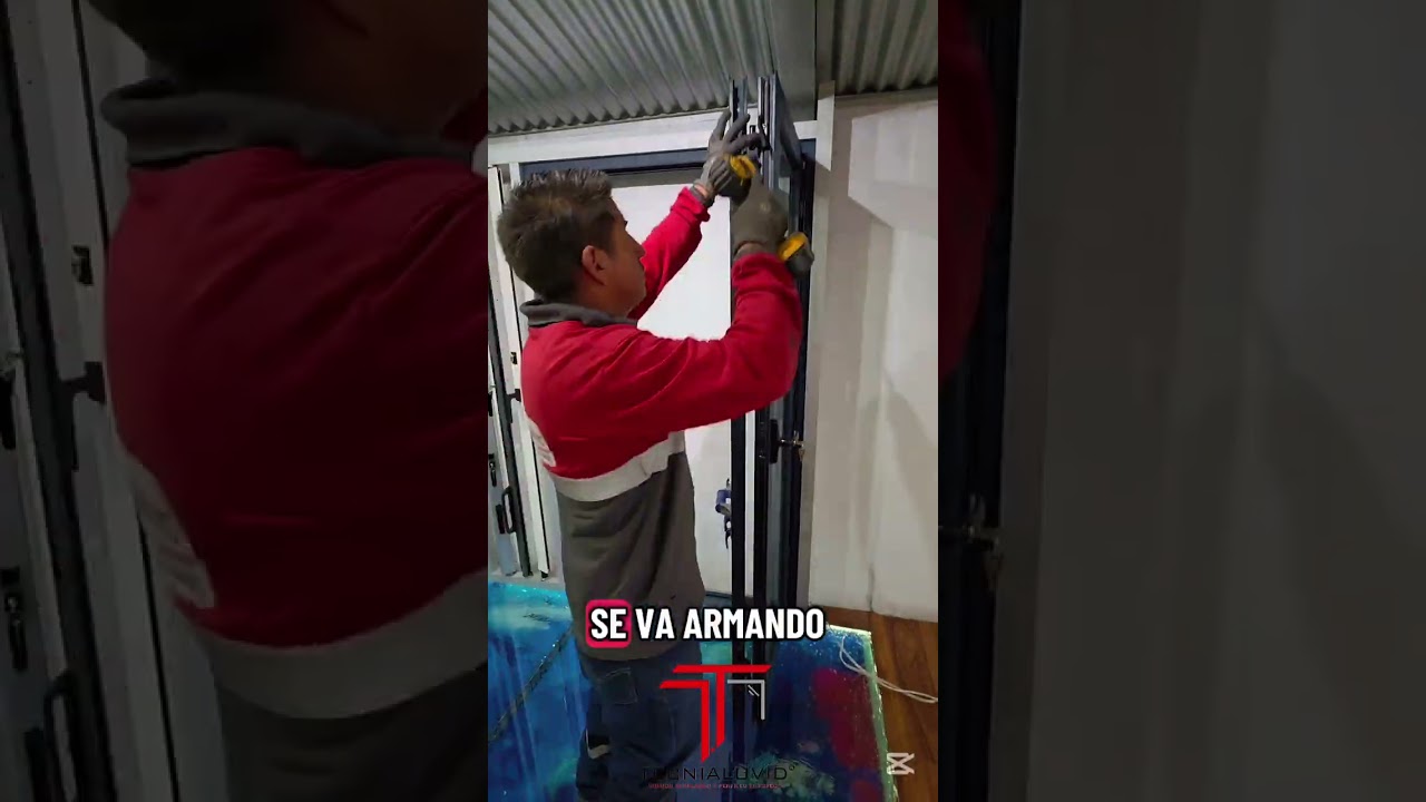 Te enseñamos como instalar una puerta plegable de 2 hojas #vidrio #aluminio #arquitectura 