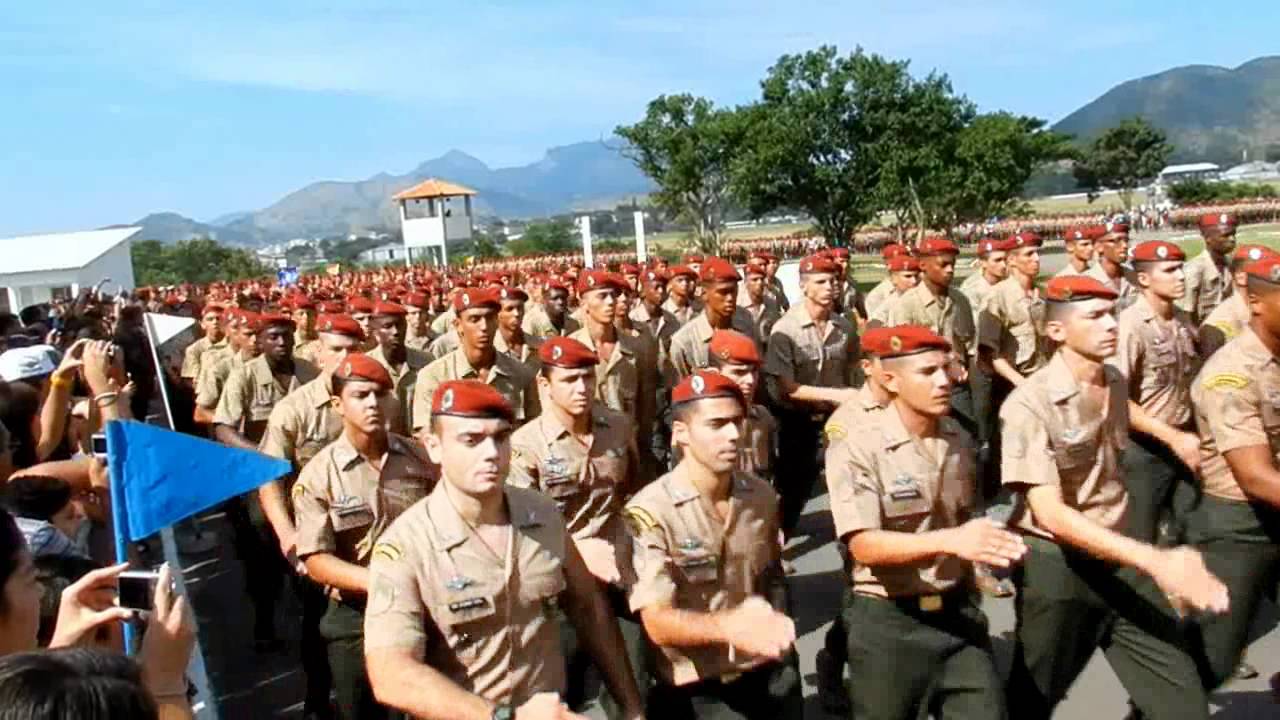 Brigada de Paraquedistas (Desfile de Formandos Pqdts - 2012)