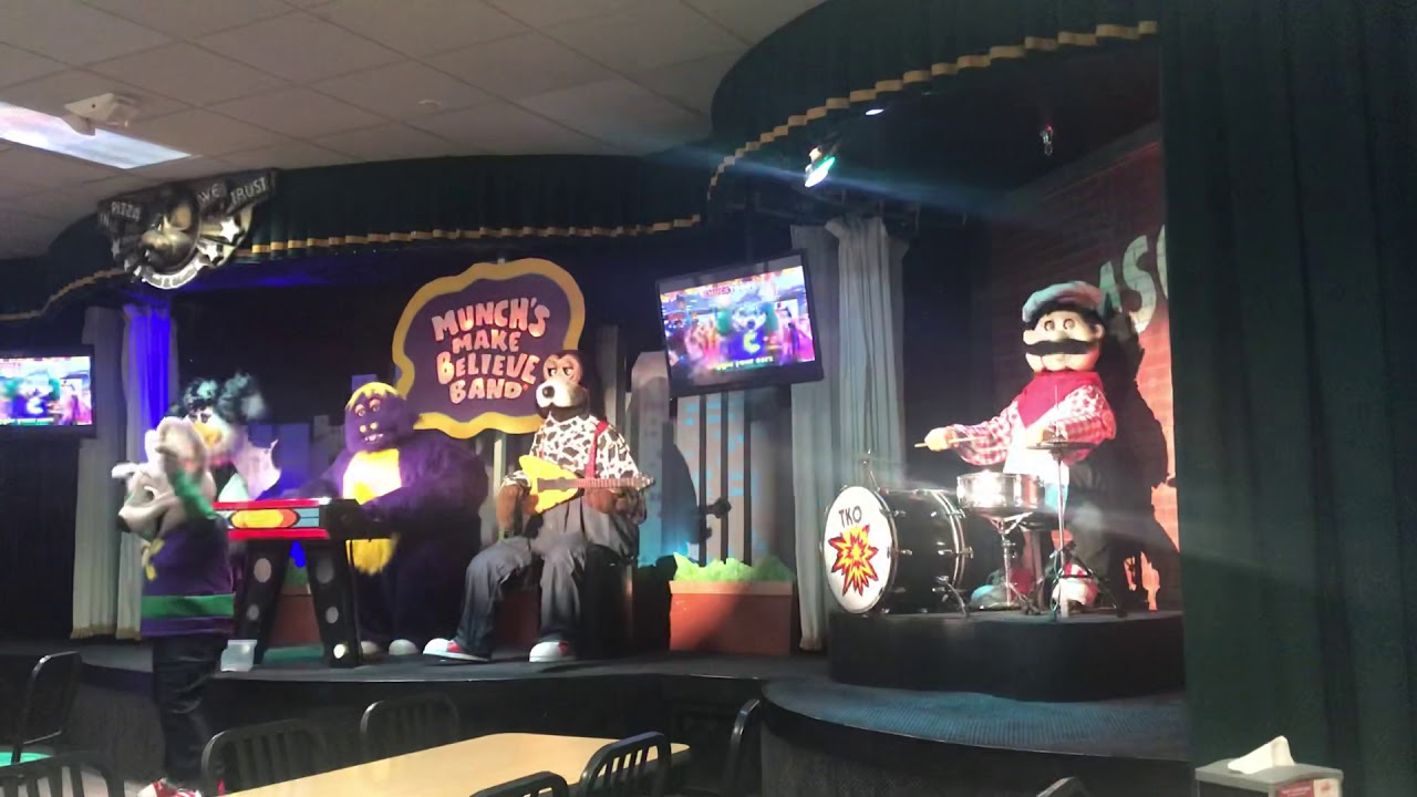 Chuck E. Cheese Phoenix AZ | Me & My Friends (Halloween Remix) Showroom Performance