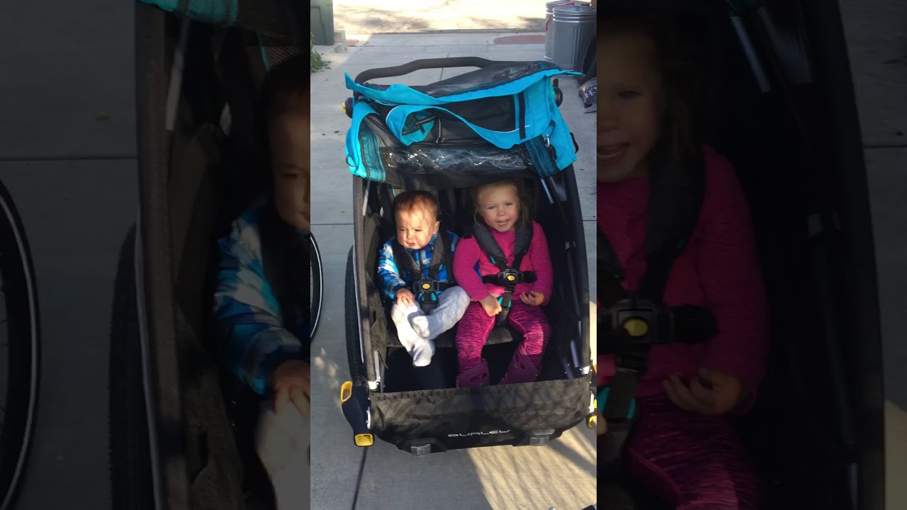 Burley D’Lite x vs Thule chariot cross 2.  Reclining seat comparison. Video 1