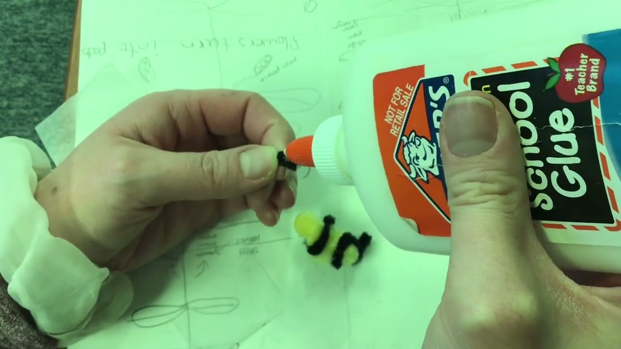 Simple Pom Pom bee craft