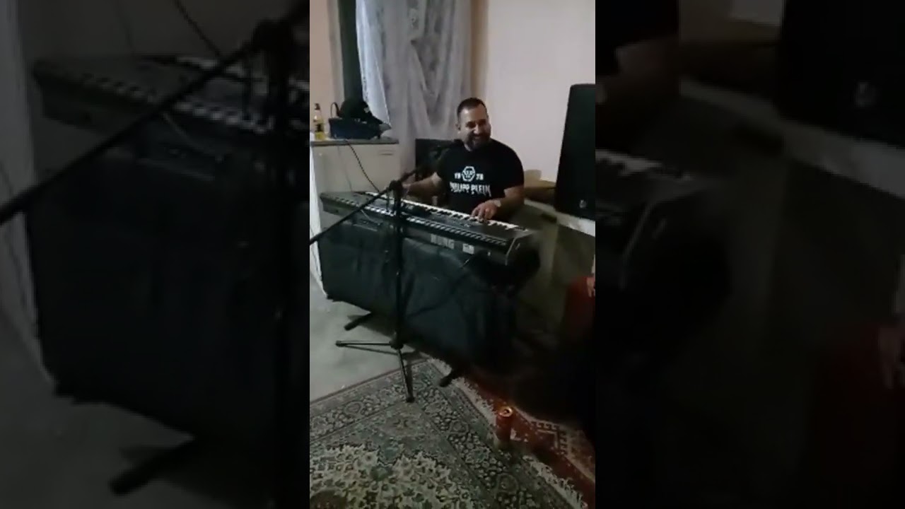 Szili hallgató 🎹🎚️🎧🎙️🎤