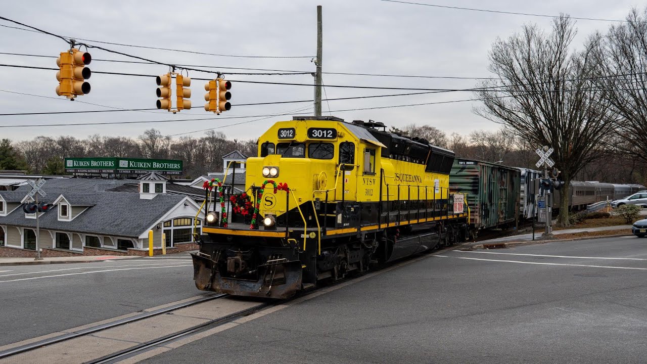 Chasing NYSW's Toys For Tots Train In NJ, Railfanning Saddle Brook - Sparta, NJ 12/13/25