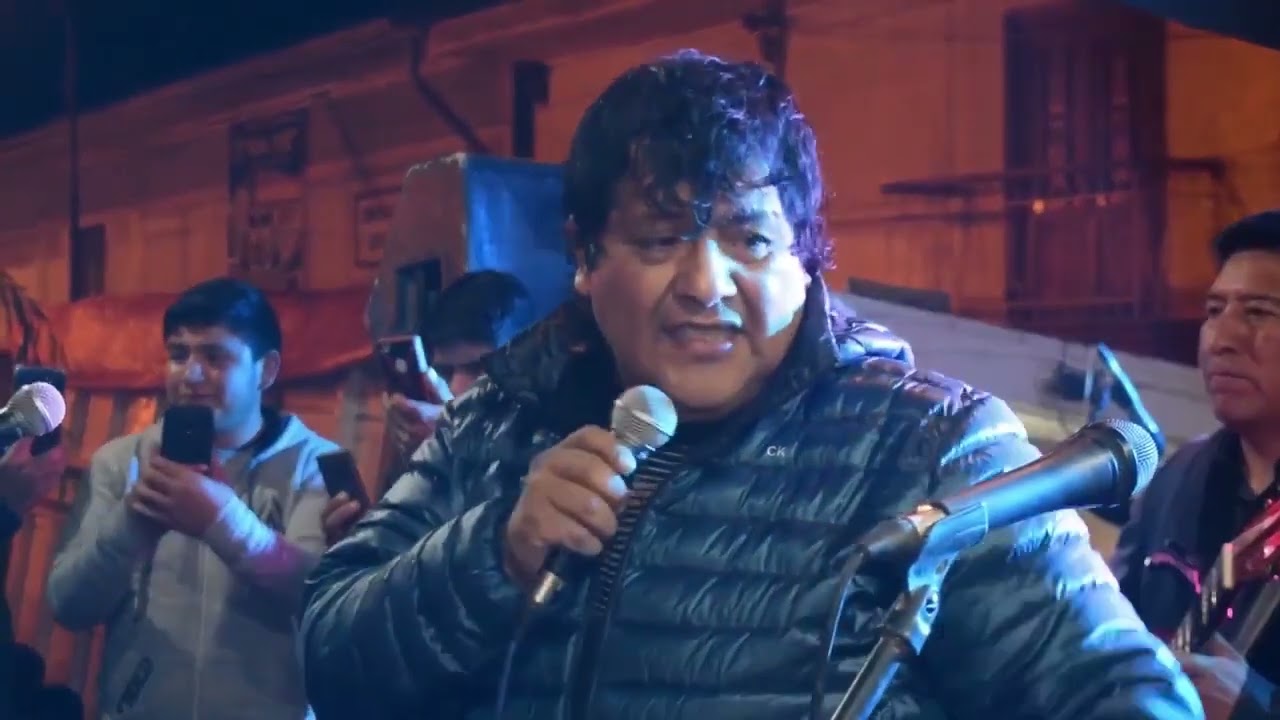 TOÑO CENTELLA, CANTANDO CHIMAYCHI EN POMABAMBA ÁNCASH.