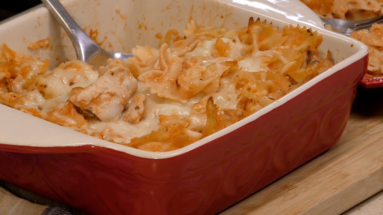 Фарфалле с курицей и соусом Аврора