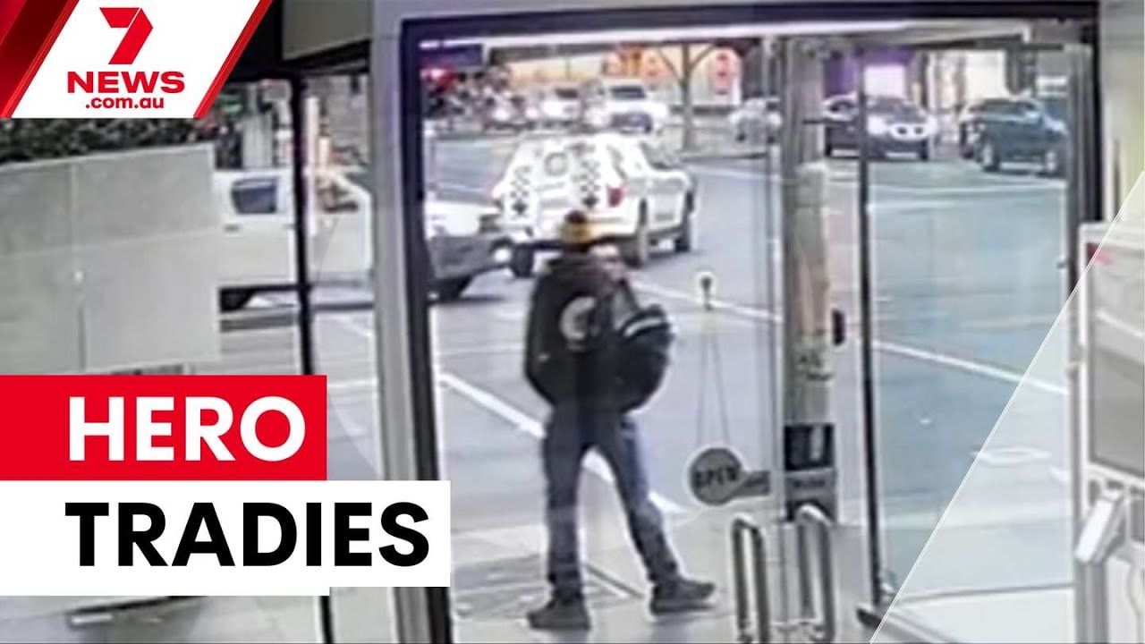 Hero tradies tackle knife-wielding man in Melbourne CBD | 7NEWS