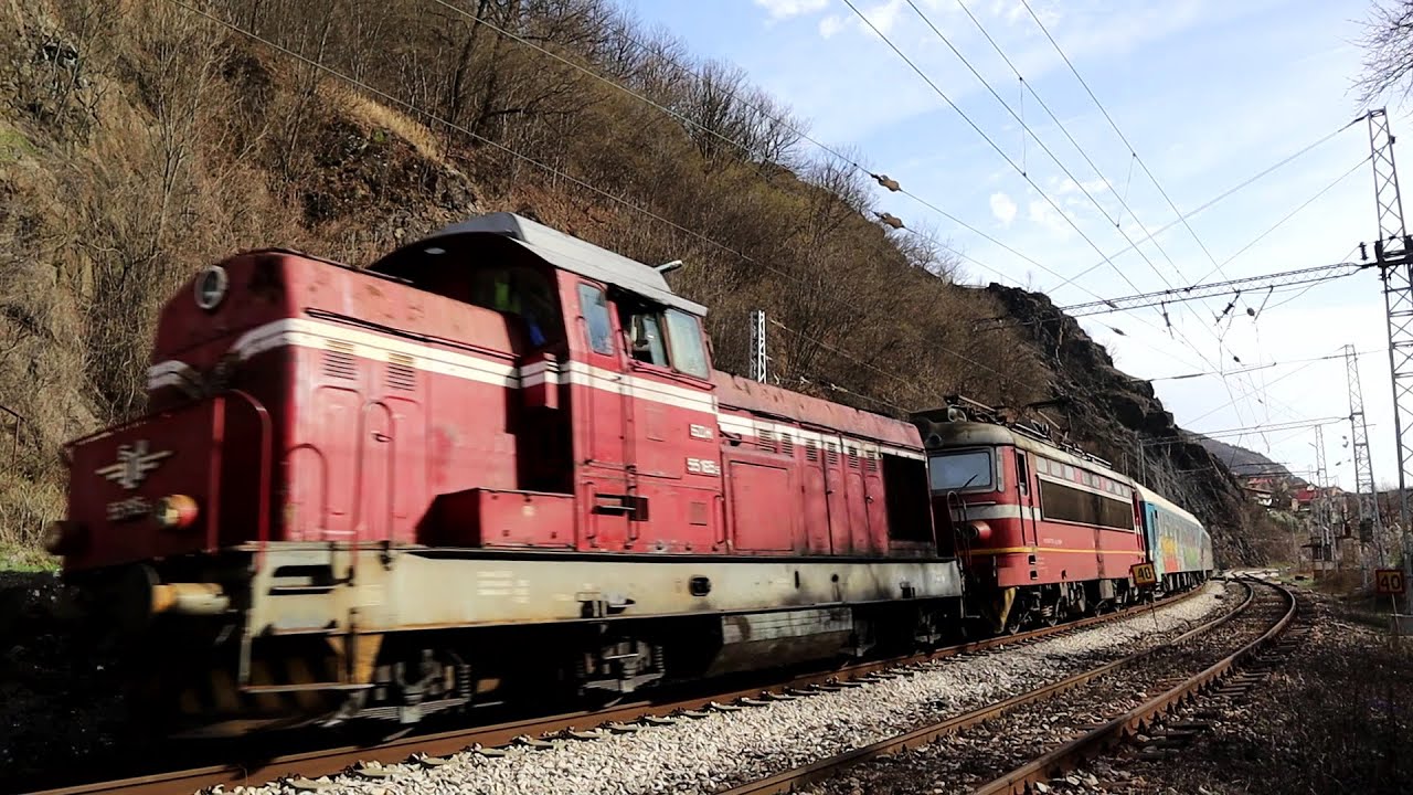 55 165 & 44 173 и ЕМВ 32 029/ 32 030, начело на ПВ 20121 и ПВ 20104, уловени на гара Бов...