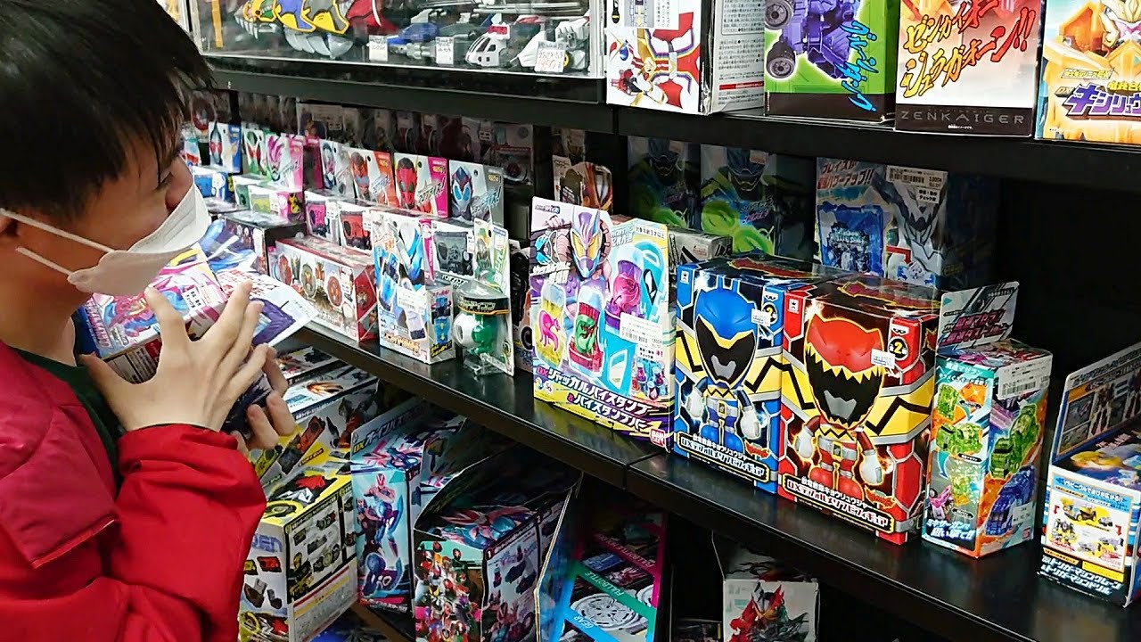 はる君と仮面ライダーのオモチャ買いに行きました。
