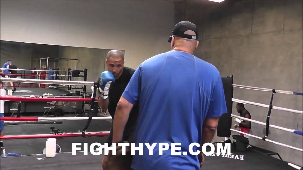 ANDRE WARD WORKS THE MITTS WITH TRAINER VIRGIL HUNTER IN PREPARATION FOR PAUL SMITH