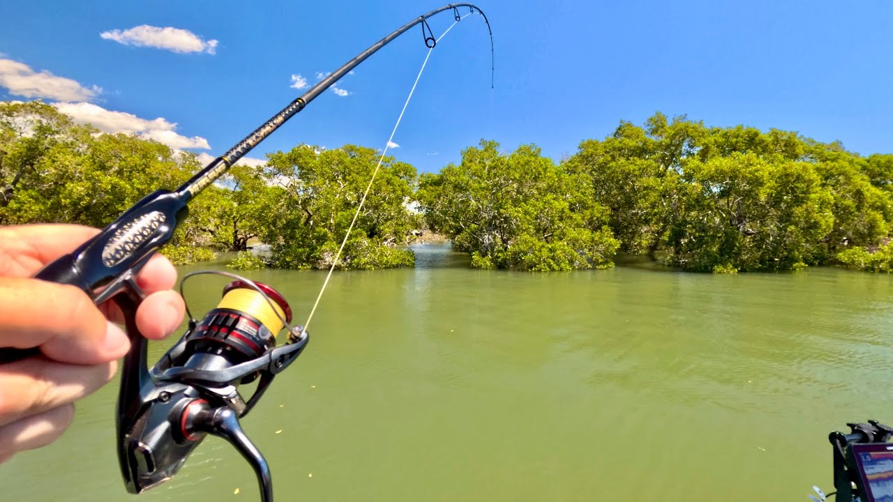 Ultra Light LURE Fishing !! For BIG Fish !! 