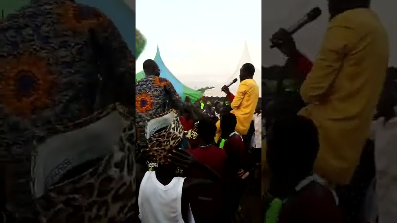 2mb and 2j performing Haak bakol live in Juba nyakuron culture centre