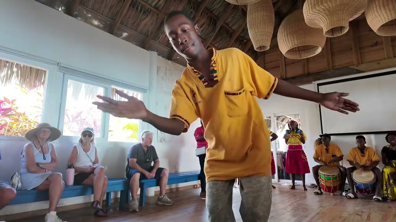 Traditional Caribbean Dance at Smokey Grill | Roatán, Honduras